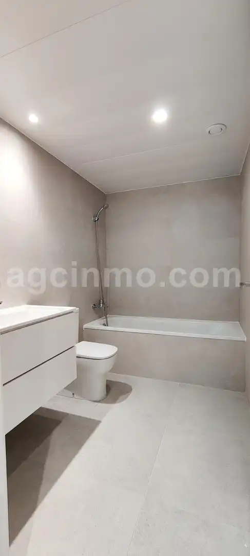 Baño de Piso en venta en Valladolid con Calefacción, Terraza y Trastero