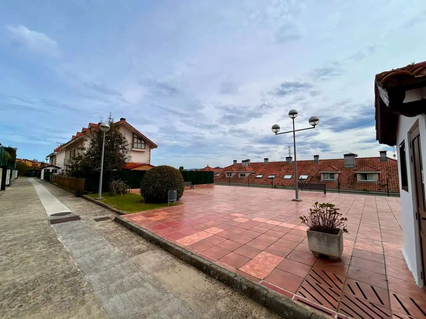 Vista exterior de Dúplex en venda en San Vicente de la Barquera, Cantabria