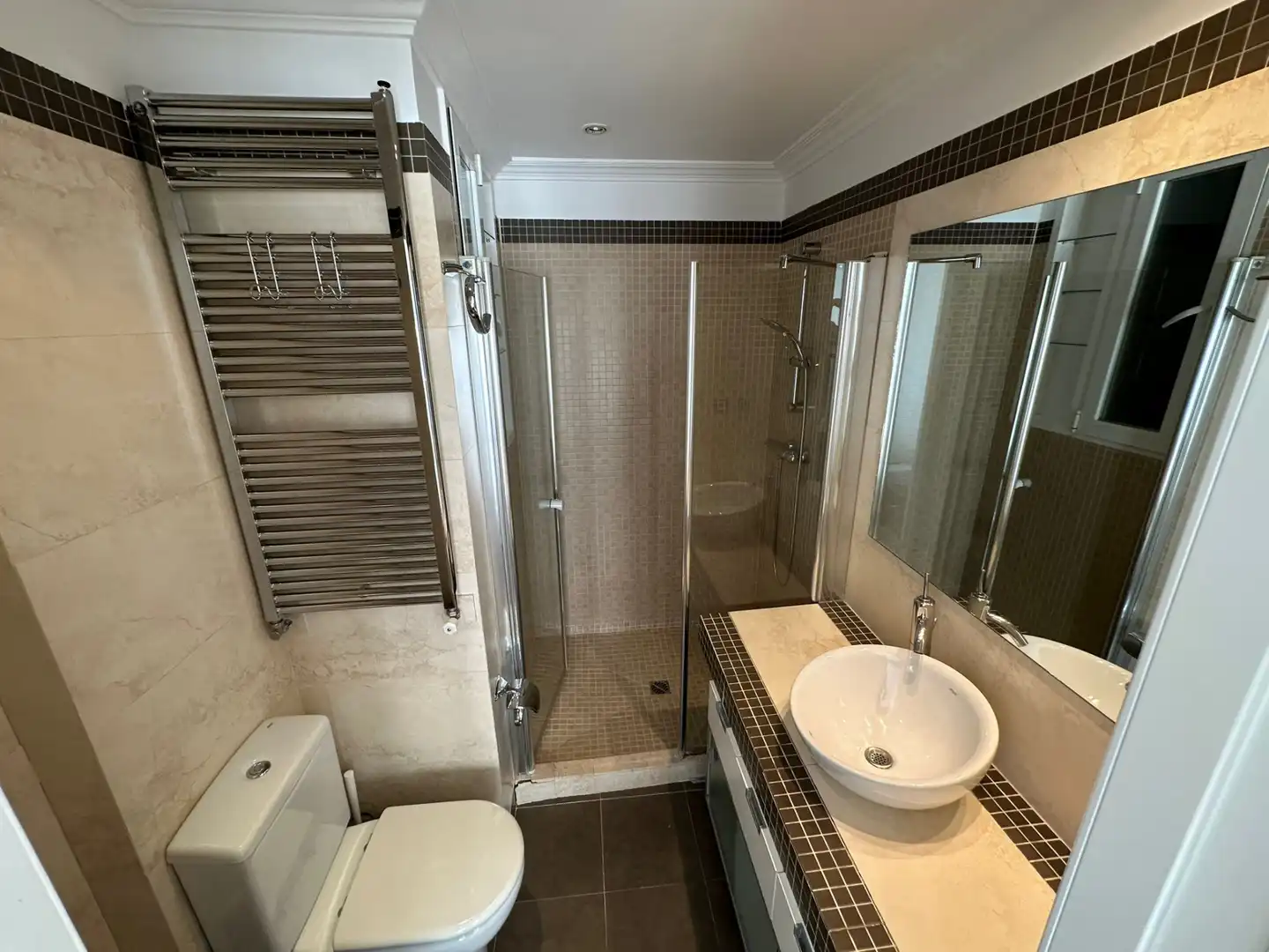 Baño de Piso de alquiler en Madrid con Aire acondicionado, Calefacción y Parquet