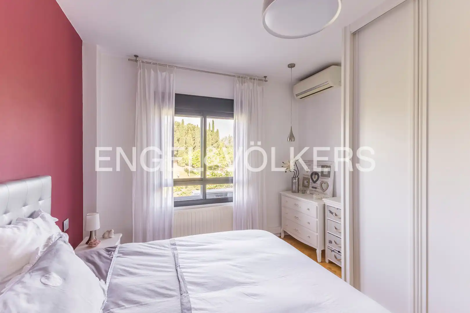 Bedroom of Flat for rent in Madrid  with Air Conditioner, Heating and Private garden