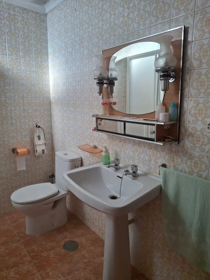 Baño de Piso en venta en La Puebla de Almoradiel con Calefacción, Terraza y Amueblado