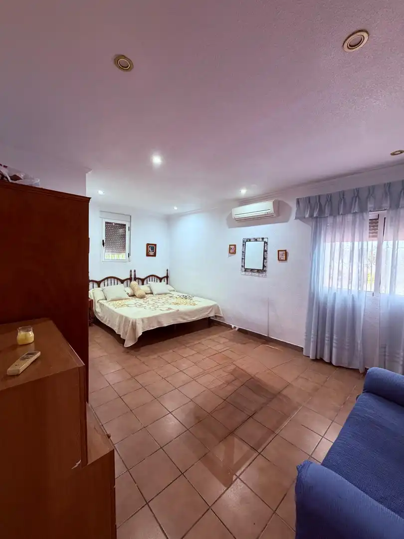 Dormitori de Casa o xalet en venda en Crevillent