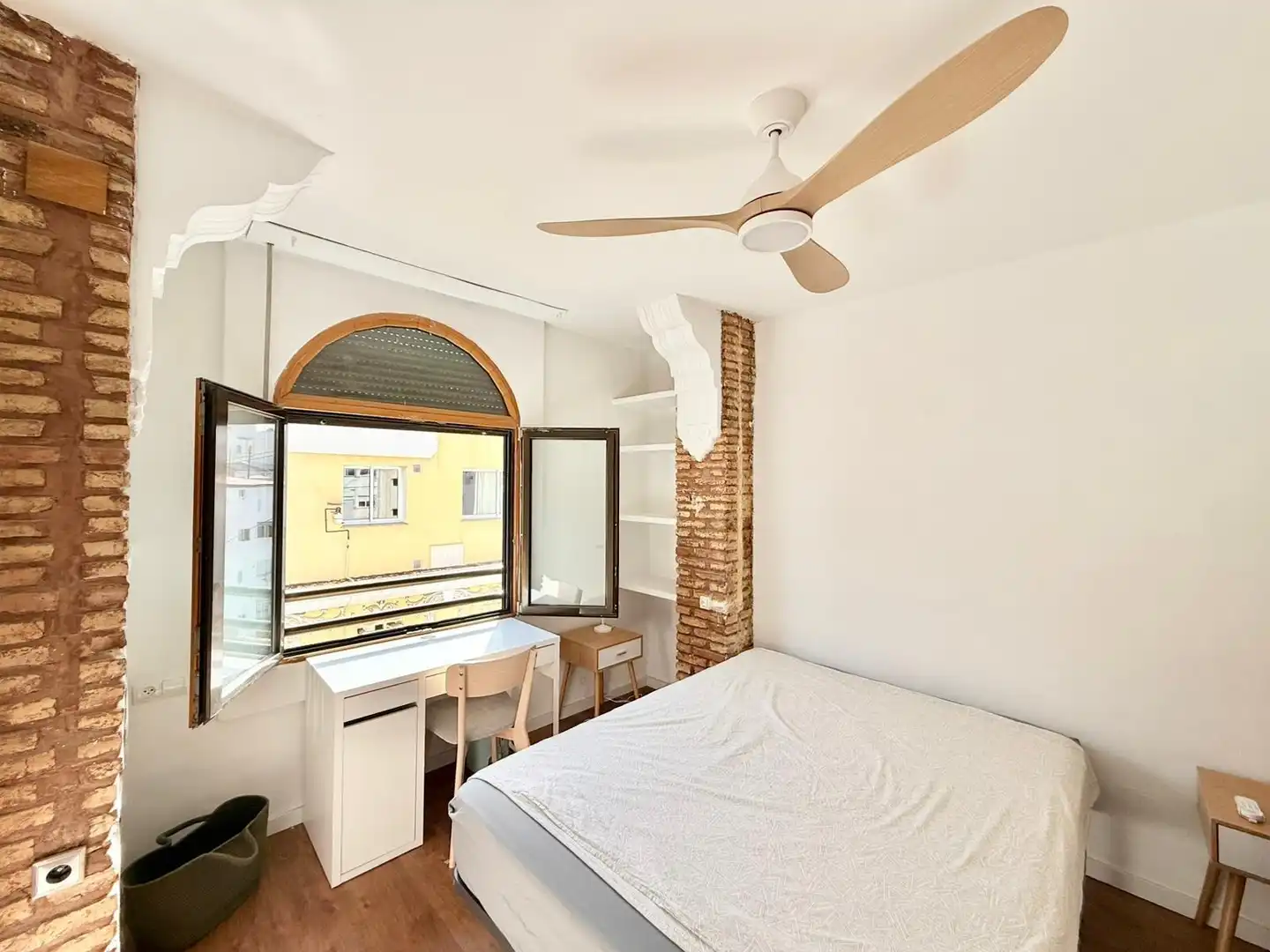 Schlafzimmer von Wohnung zur Miete in Valencia mit Klimaanlage, Parkett und Terrasse