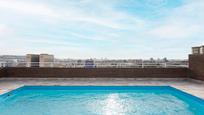 Piscina de Apartament en venda en  Barcelona Capital amb Calefacció, Parquet i Terrassa