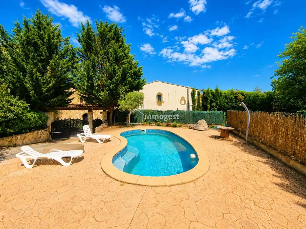 Piscina de Casa o chalet de alquiler en Sarrià de Ter con Aire acondicionado, Calefacción y Jardín privado