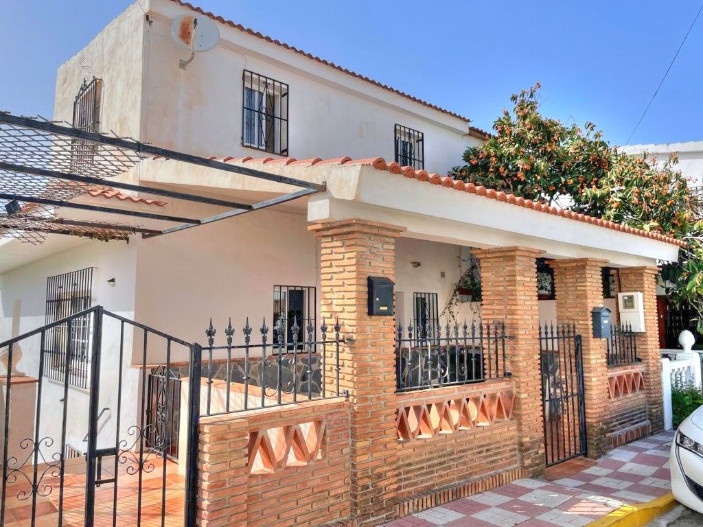 Vista exterior de Finca rústica en venda en Iznate amb Moblat