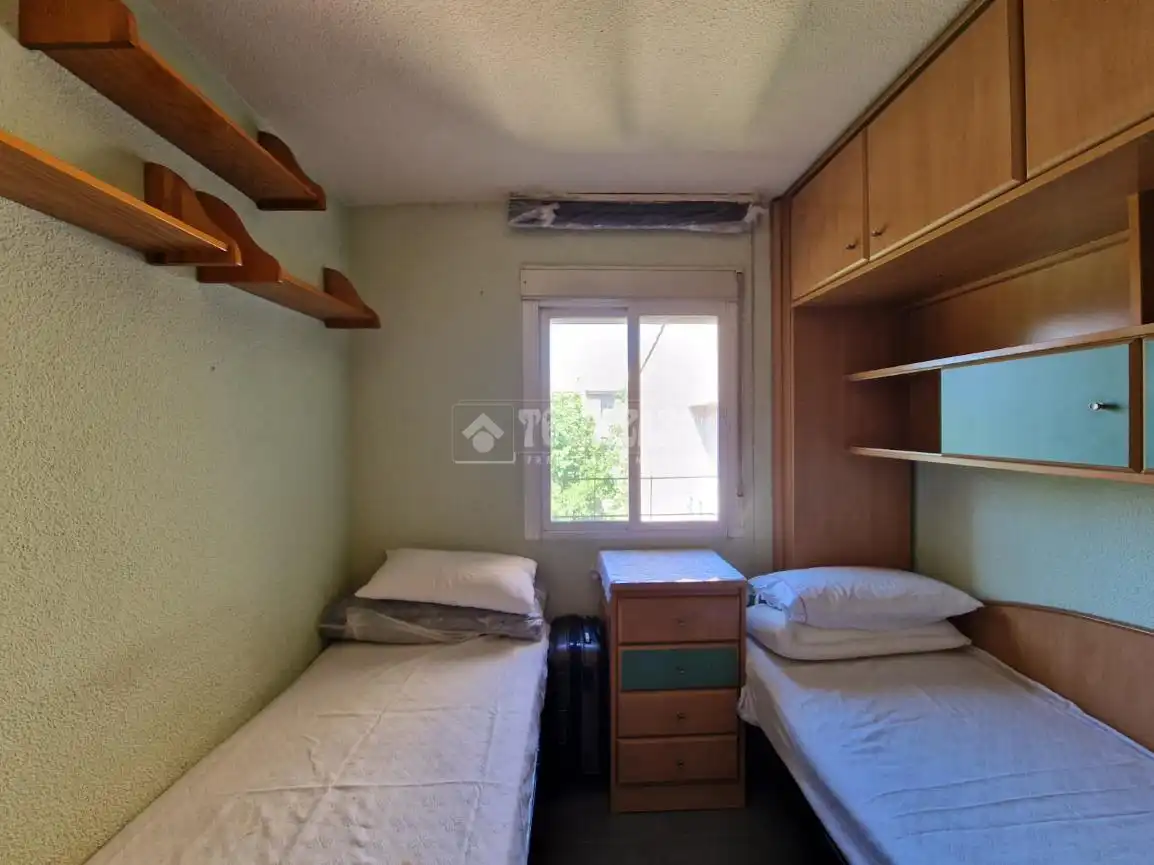 Habitación de Piso en venta en Madrid con Calefacción y Balcón
