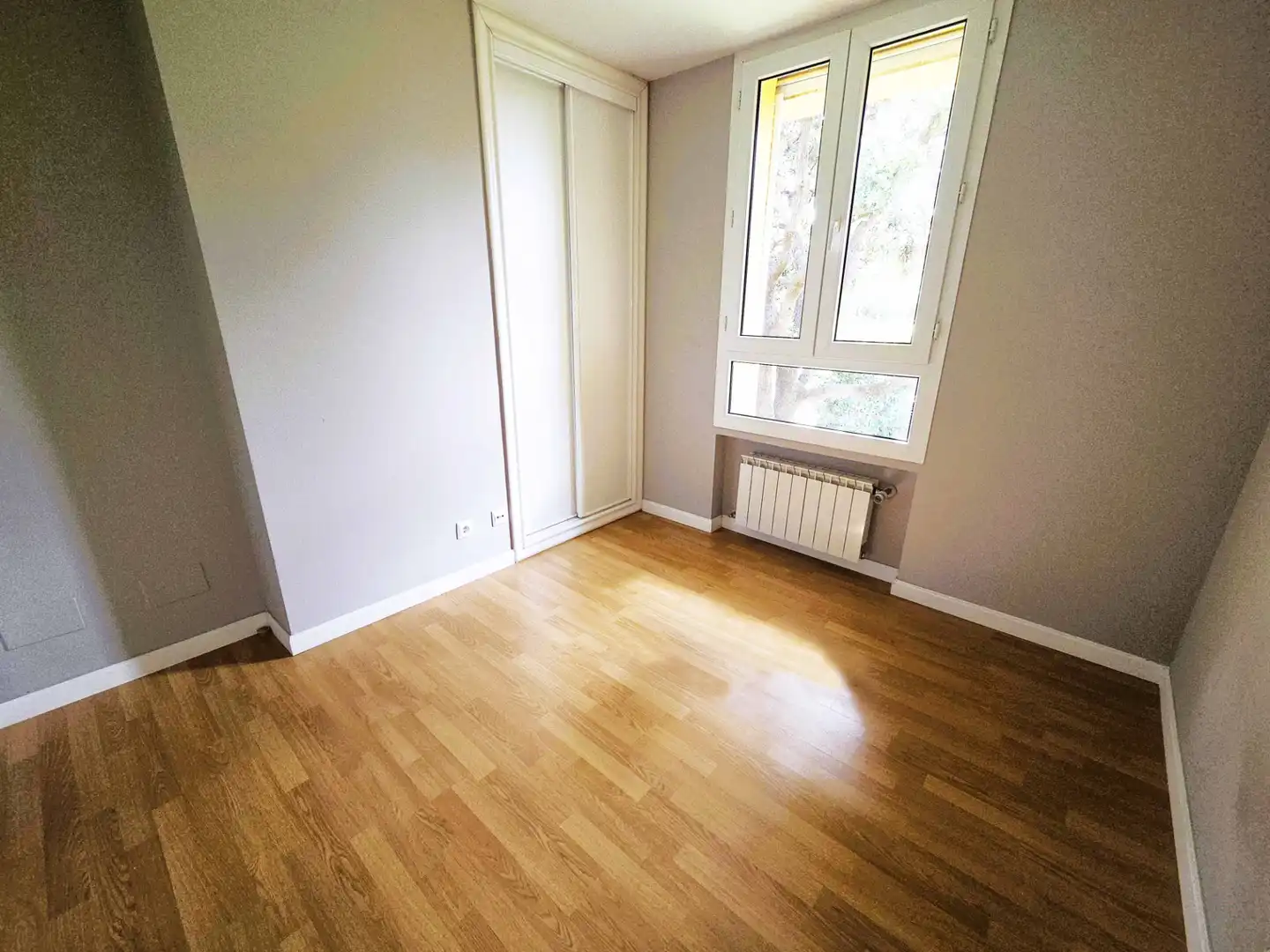 Habitación de Casa adosada de alquiler en La Moraleja con Calefacción, Jardín privado y Terraza