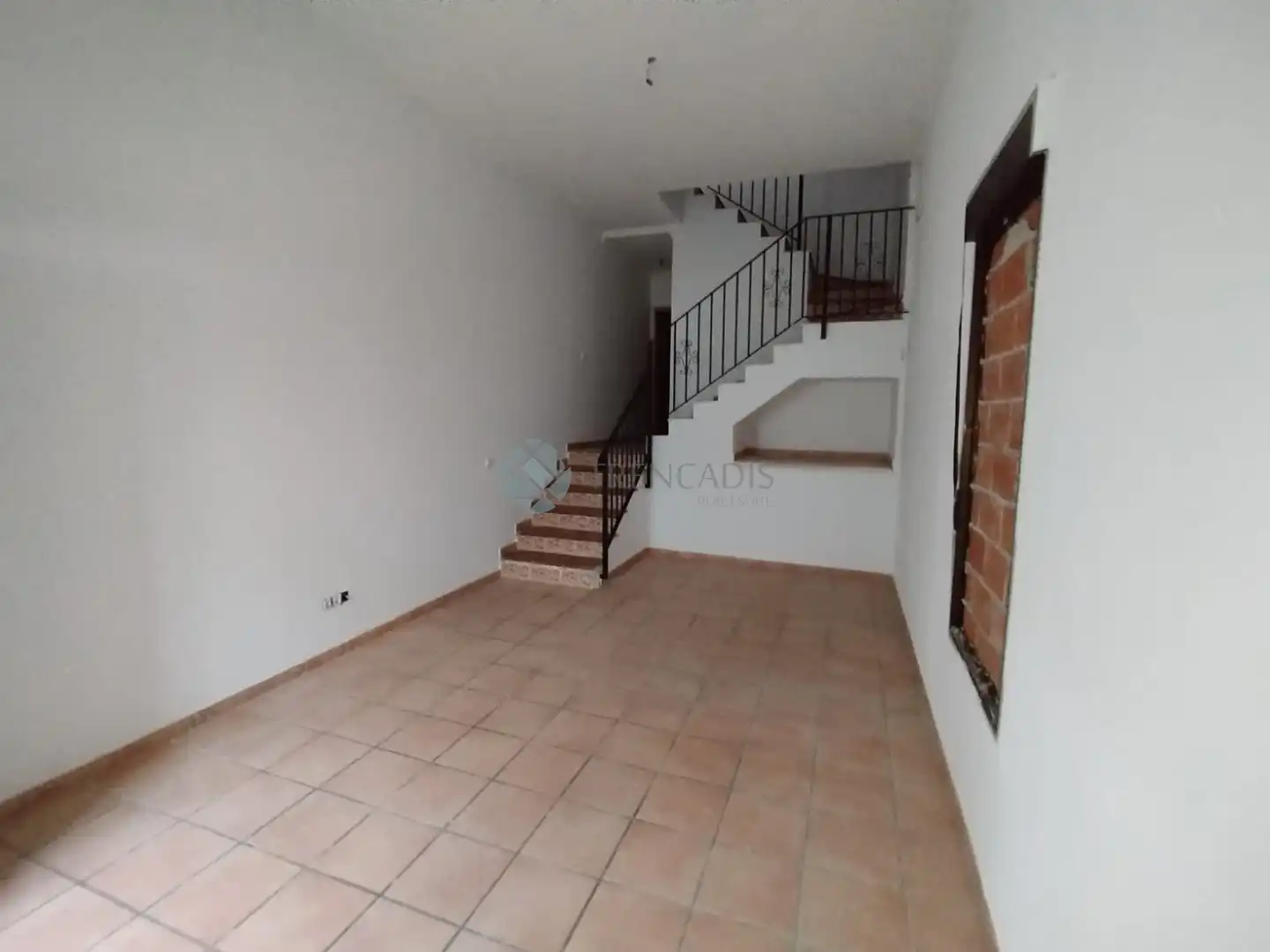 Casa adosada en venta en Oliva con Terraza