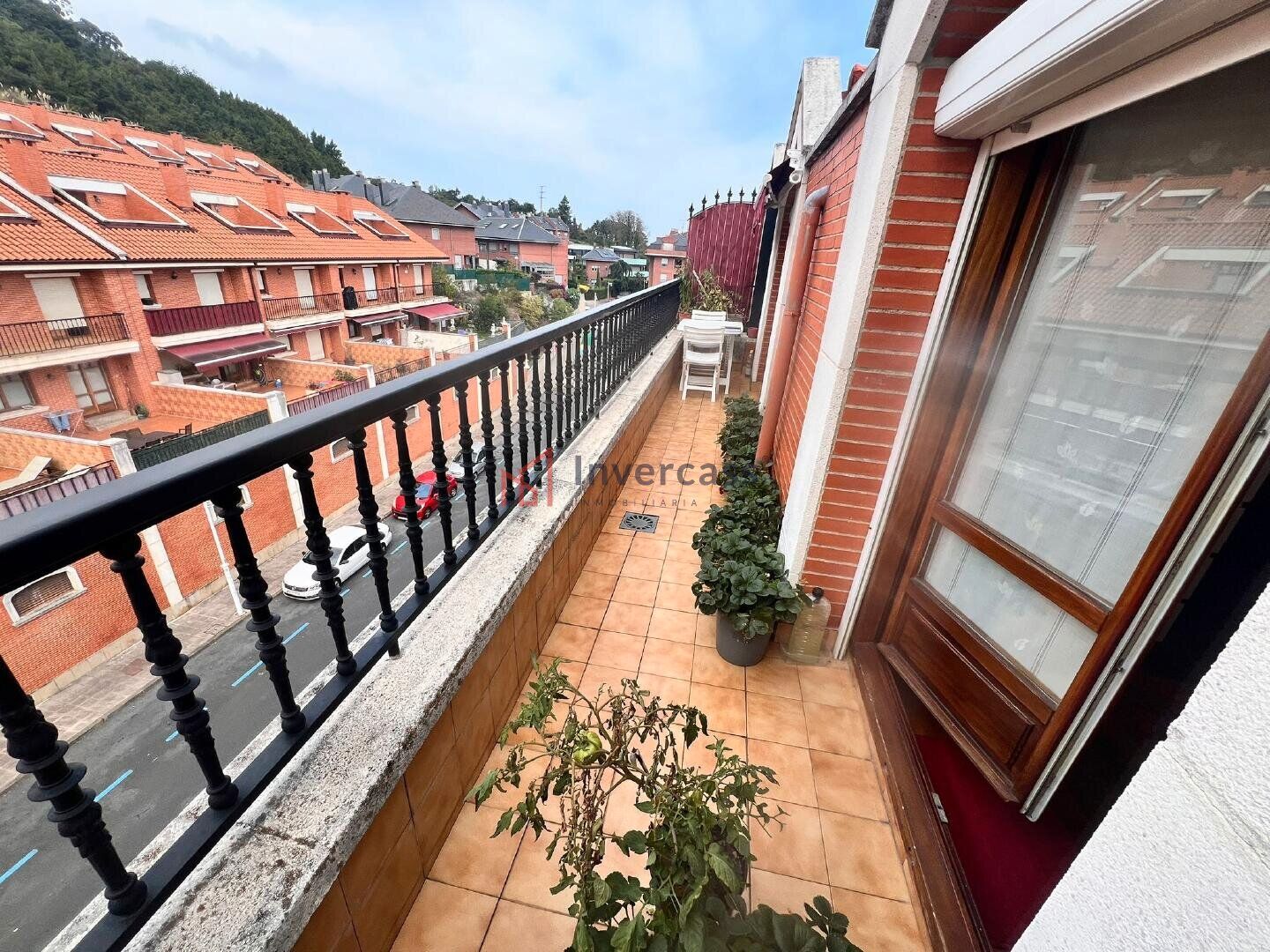 Vista exterior de Àtic en venda en Castro-Urdiales amb Calefacció, Terrassa i Moblat