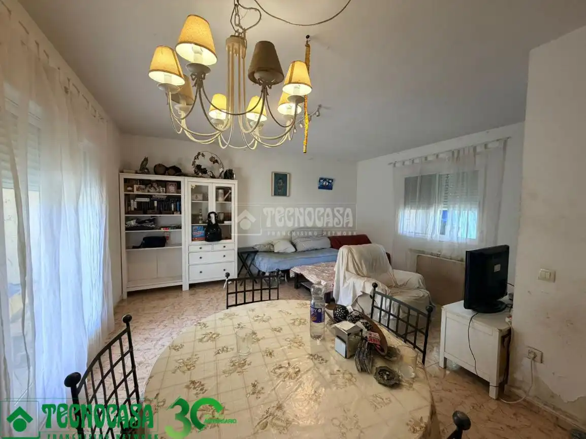 Sala de estar de Casa adosada en venta en Albarreal de Tajo con Aire acondicionado y Jardín privado