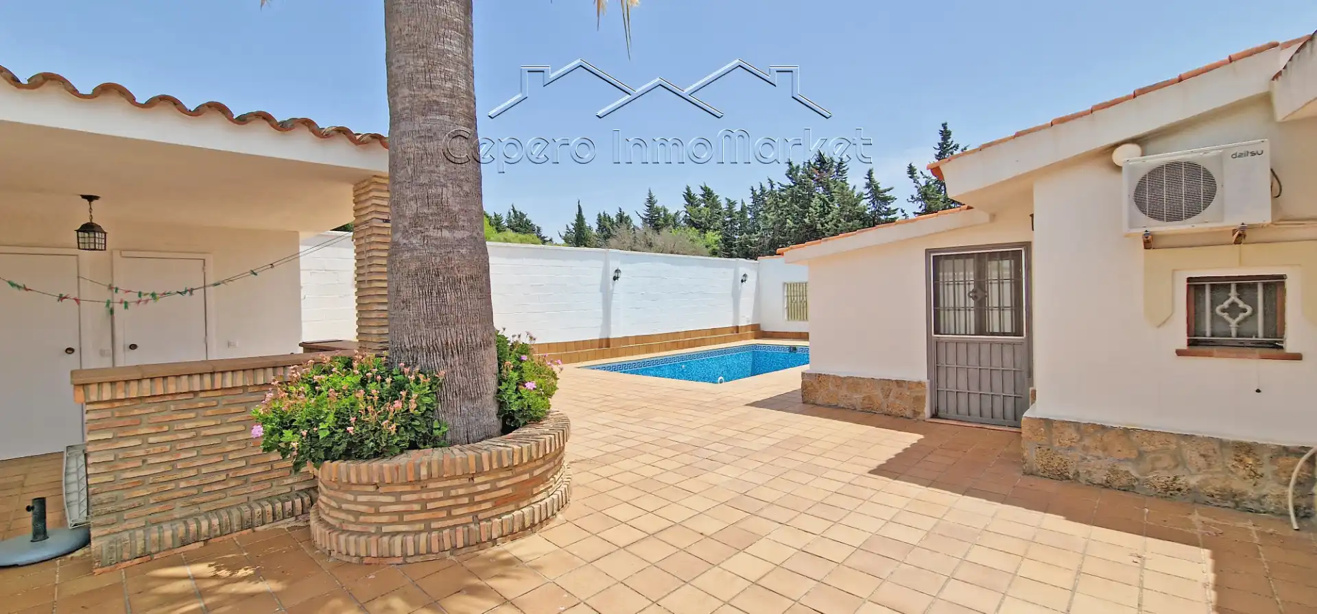 Piscina de Casa o xalet en venda en El Puerto de Santa María amb Aire condicionat, Jardí privat i Piscina