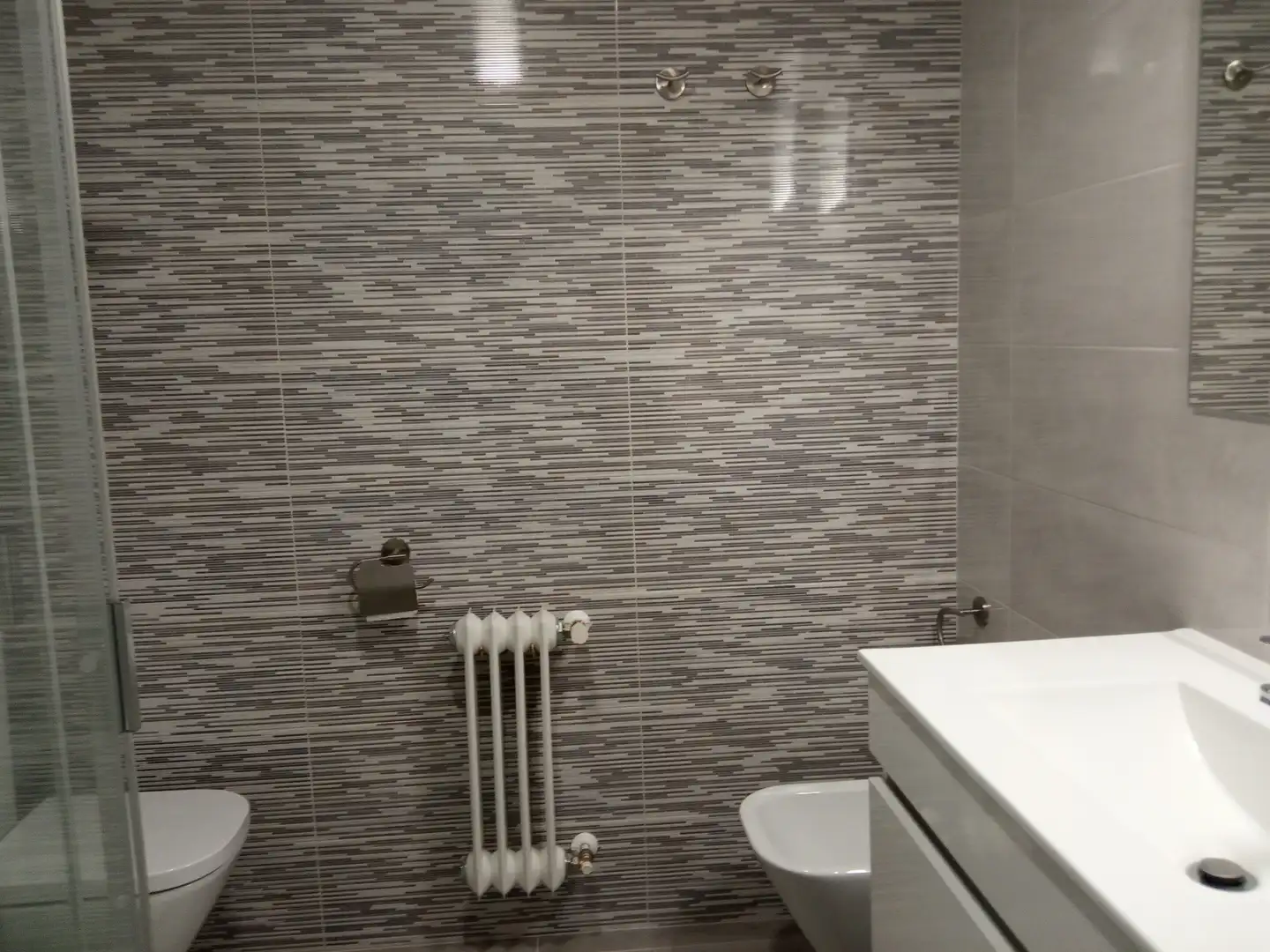 Bathroom of Flat for rent in Ourense Capital   with Heating, Terrace and Furnished