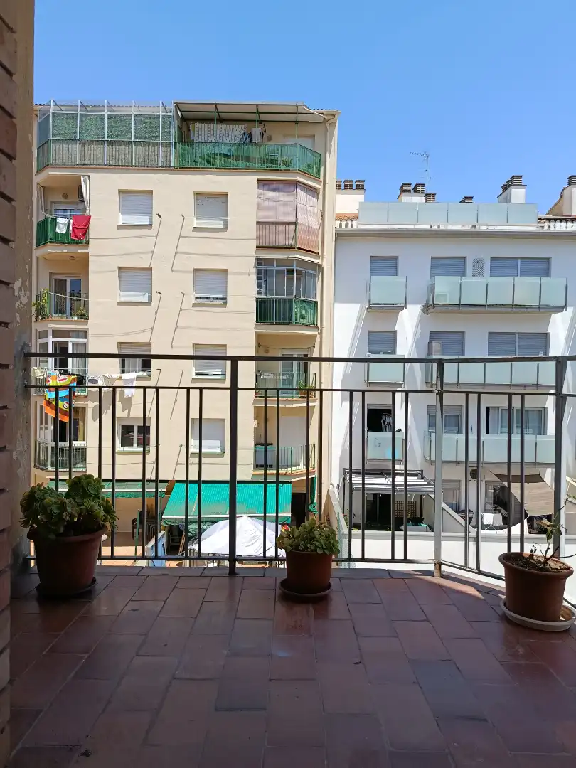 Außenansicht von Wohnung zum Verkauf in Girona mit Heizung, Terrasse und Balkon