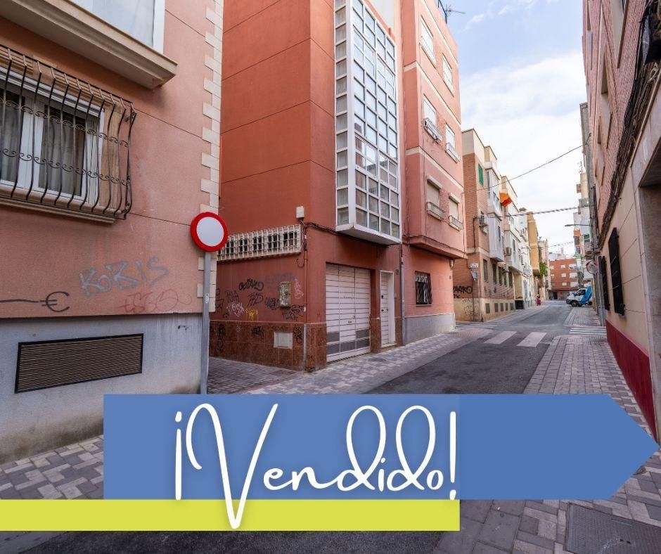 Vista exterior de Casa o xalet en venda en  Almería Capital amb Aire condicionat i Terrassa