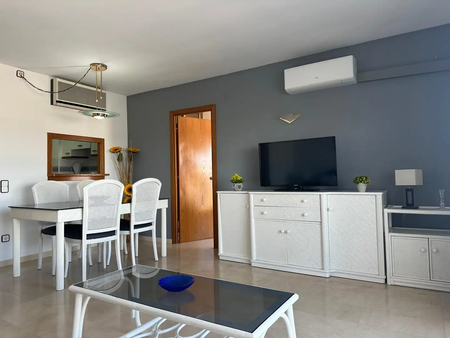 Sala d'estar de Pis en venda en Salou amb Aire condicionat, Terrassa i Moblat