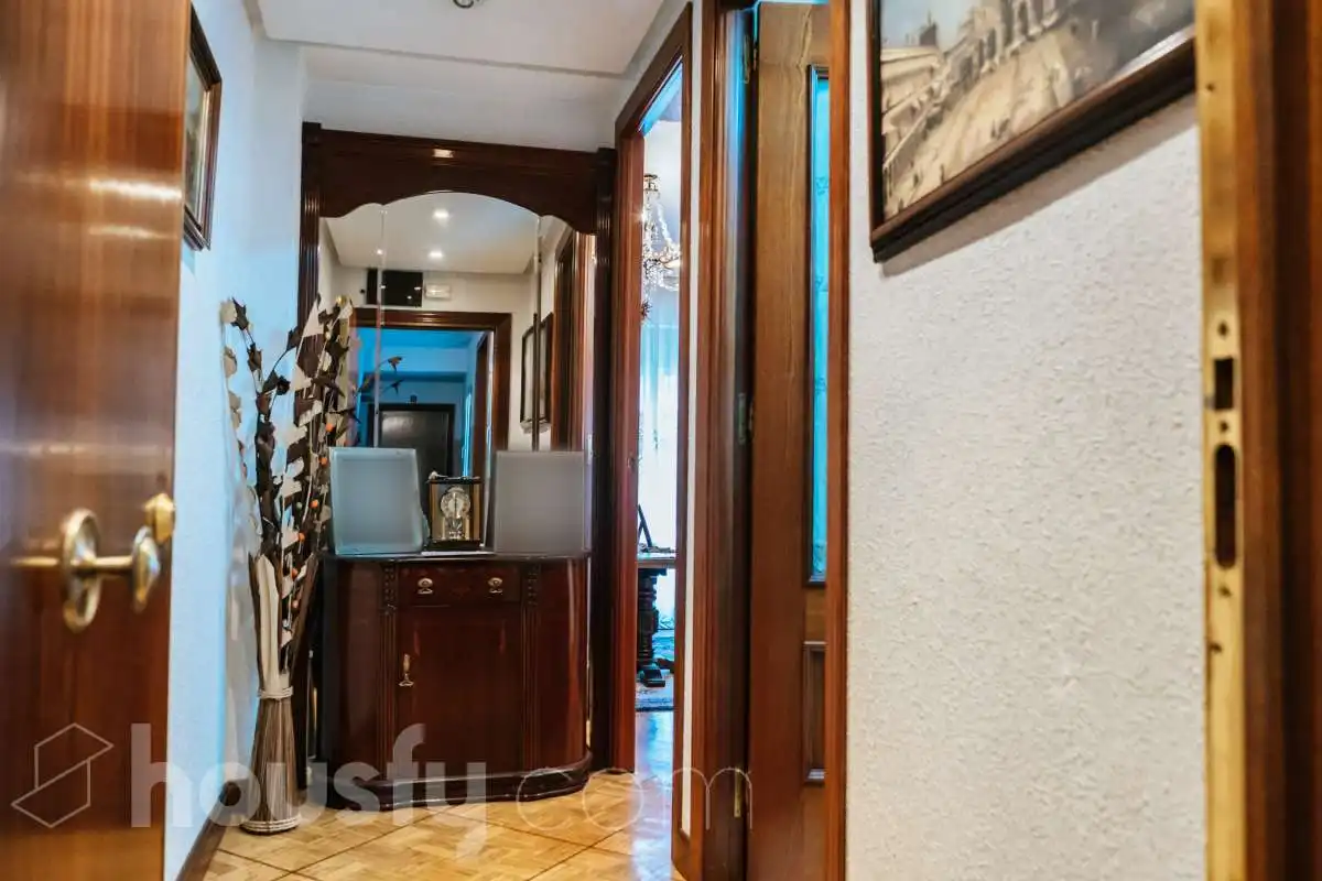 Wohnung zur Miete in Calle de Ochagavia, Valdezarza