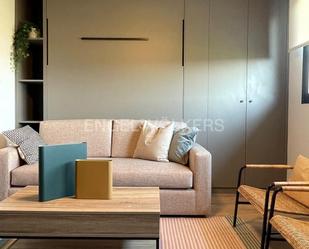 Sala d'estar de Apartament de lloguer en  Madrid Capital amb Aire condicionat, Calefacció i Parquet