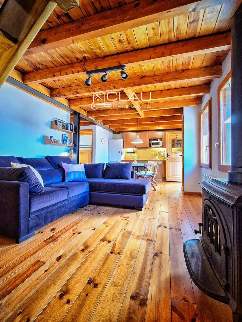 Sala de estar de Dúplex de alquiler en Latour - de - Carol con Calefacción, Parquet y Terraza