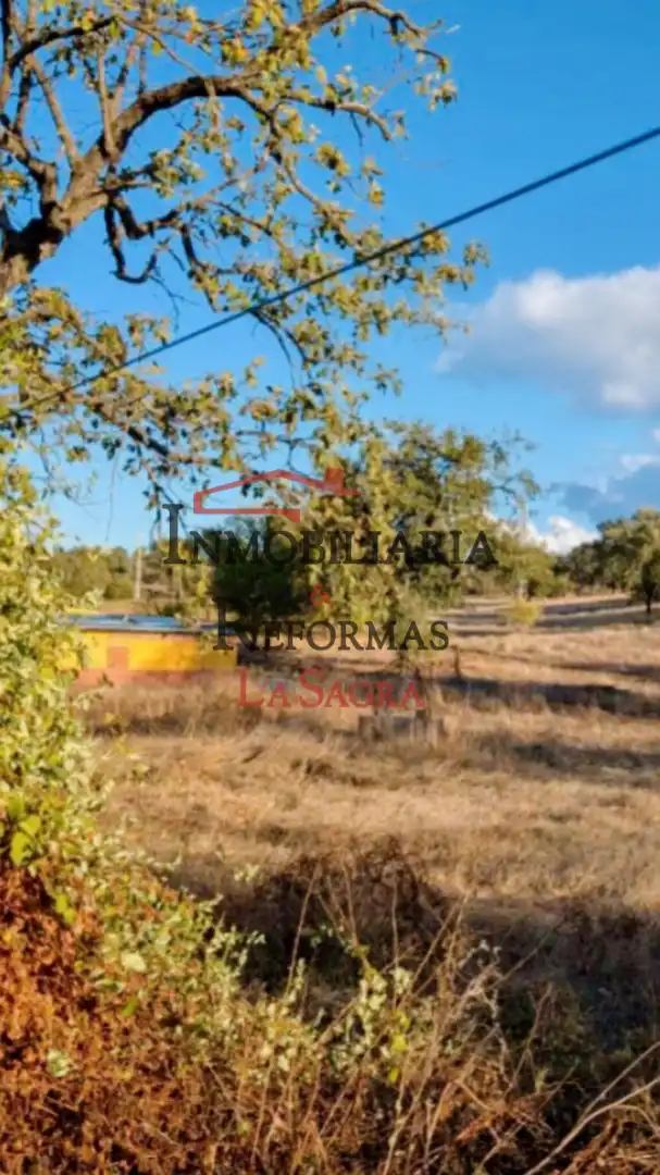 Finca rústica en venta en Talayuela con Jardín privado, Terraza y Amueblado