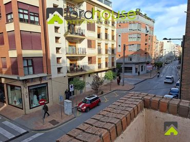 Casa en venta en Calle Perez Casas