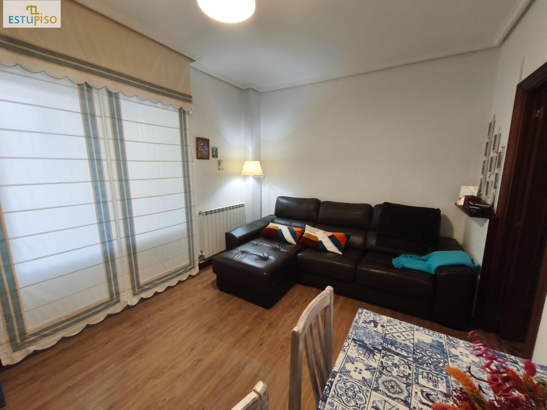Sala d'estar de Pis en venda en Vitoria - Gasteiz amb Aire condicionat, Calefacció i Terrassa