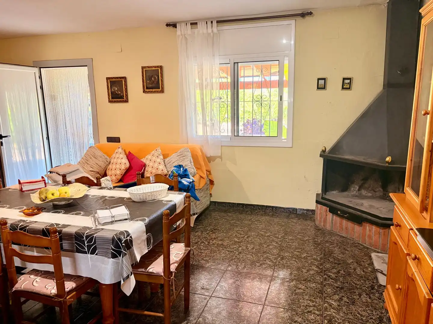 Sala d'estar de Finca rústica en venda en Mont-roig del Camp amb Calefacció i Jardí privat