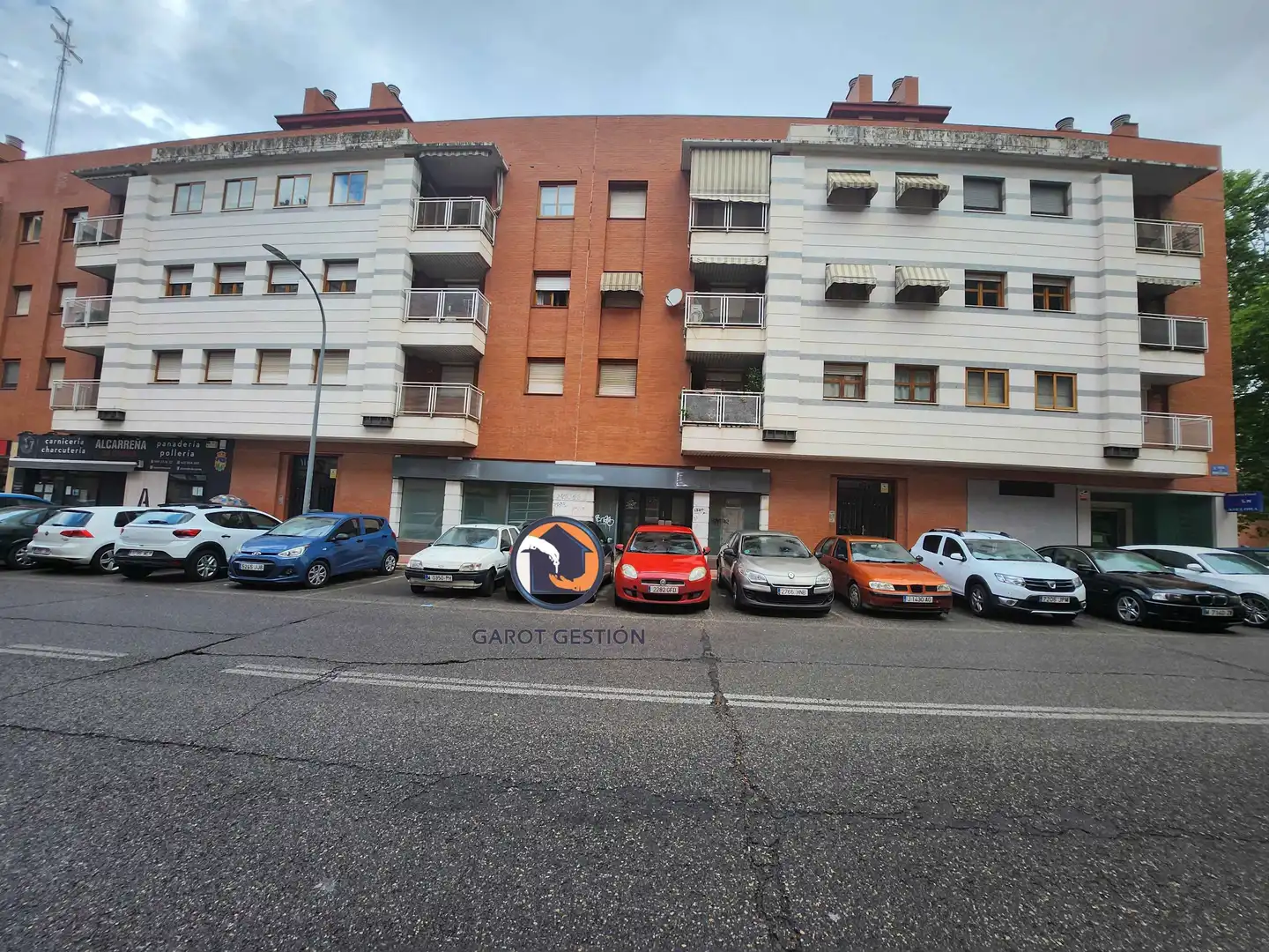 Vista exterior de Local de alquiler en Guadalajara con Calefacción