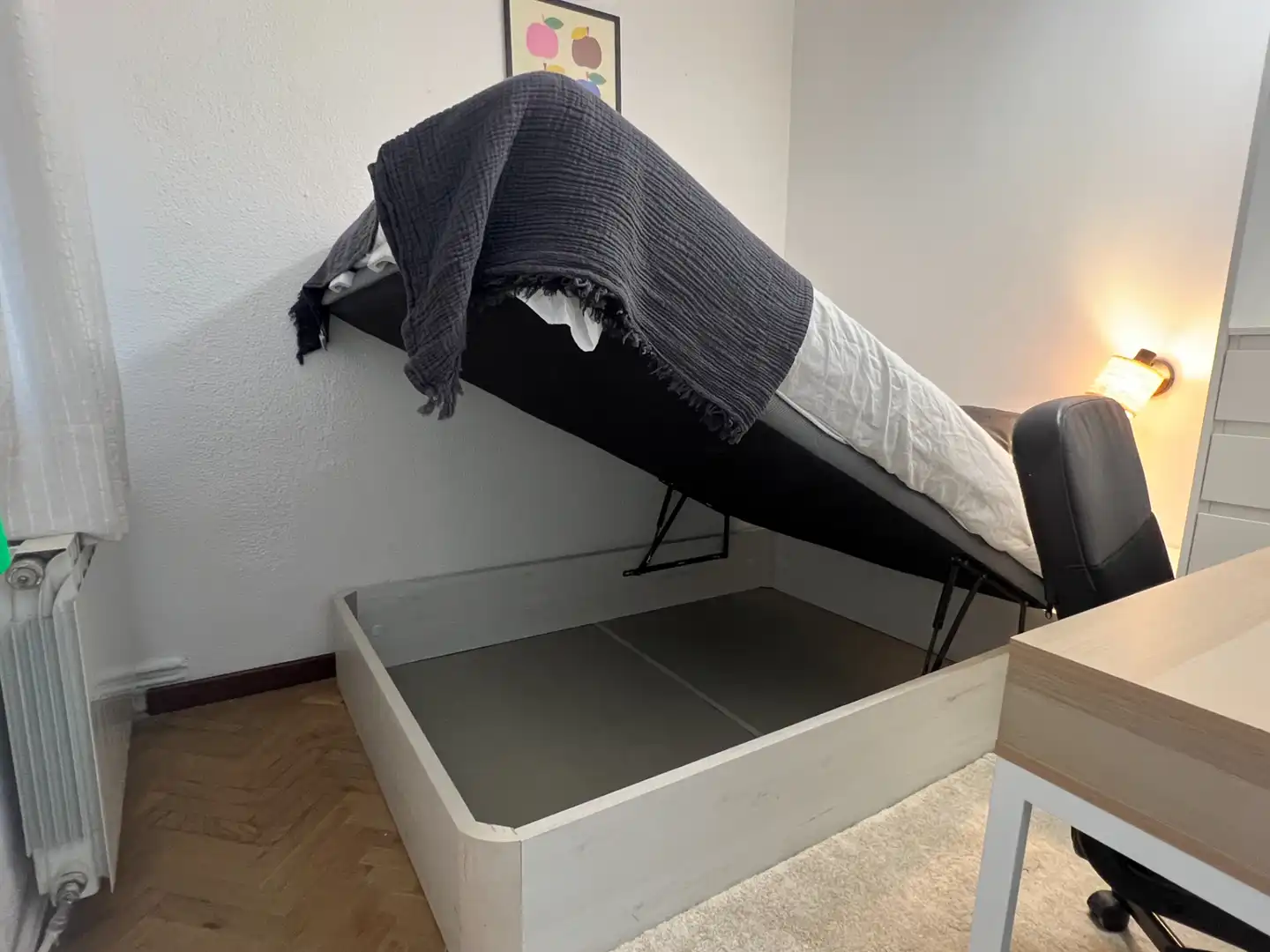 Bedroom of Flat for share in Madrid  with Heating, Furnished and Washing machine