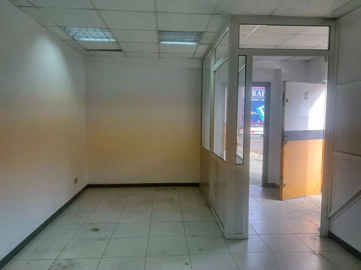 Industrial buildings for rent in Padrón