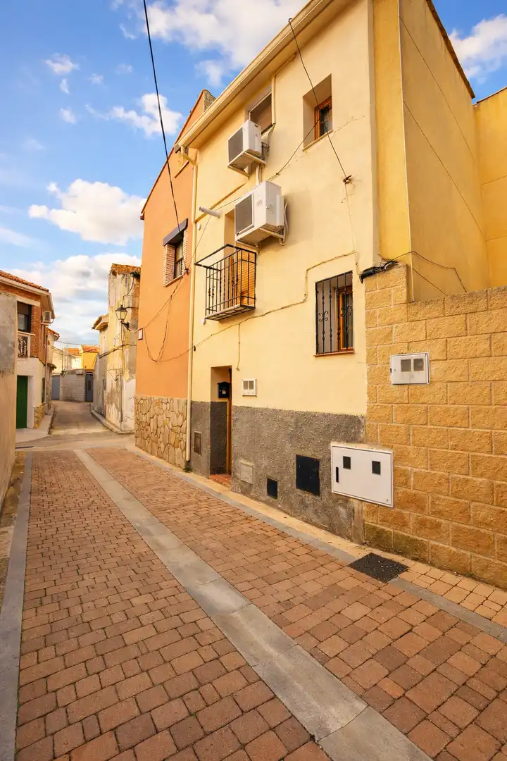 Exterior view of Detached homes for sale in Almonacid de Zorita  with Air Conditioner, Heating and Private garden