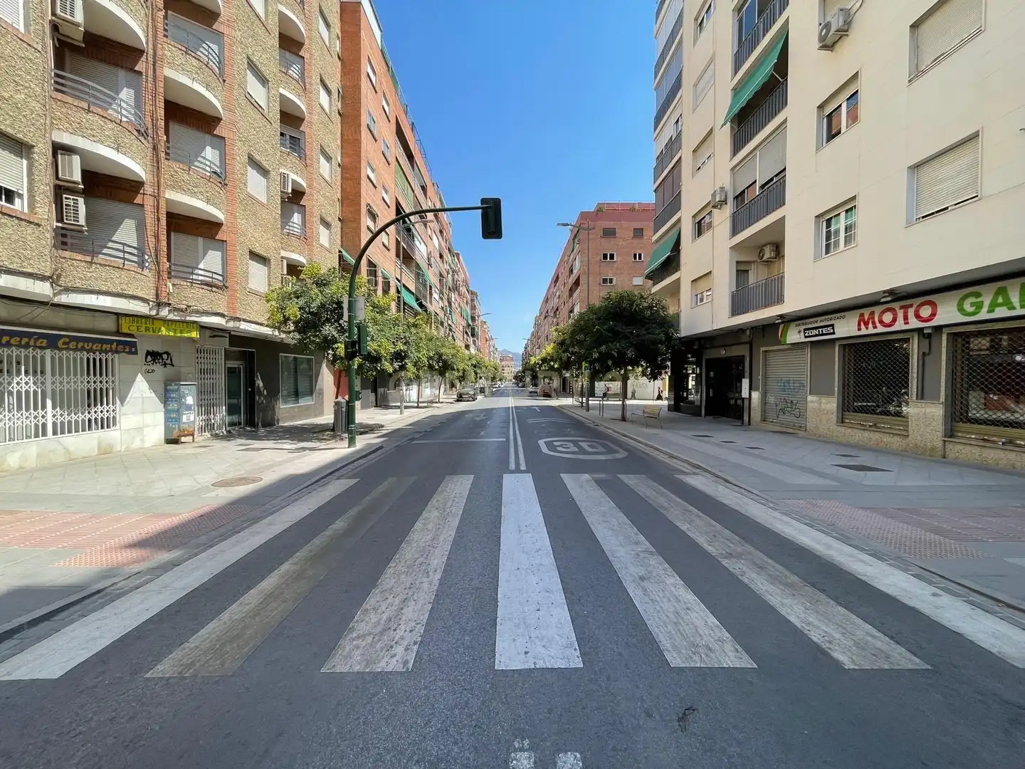 Vista exterior de Piso de alquiler en Granada con Lavadora, Microondas y TV