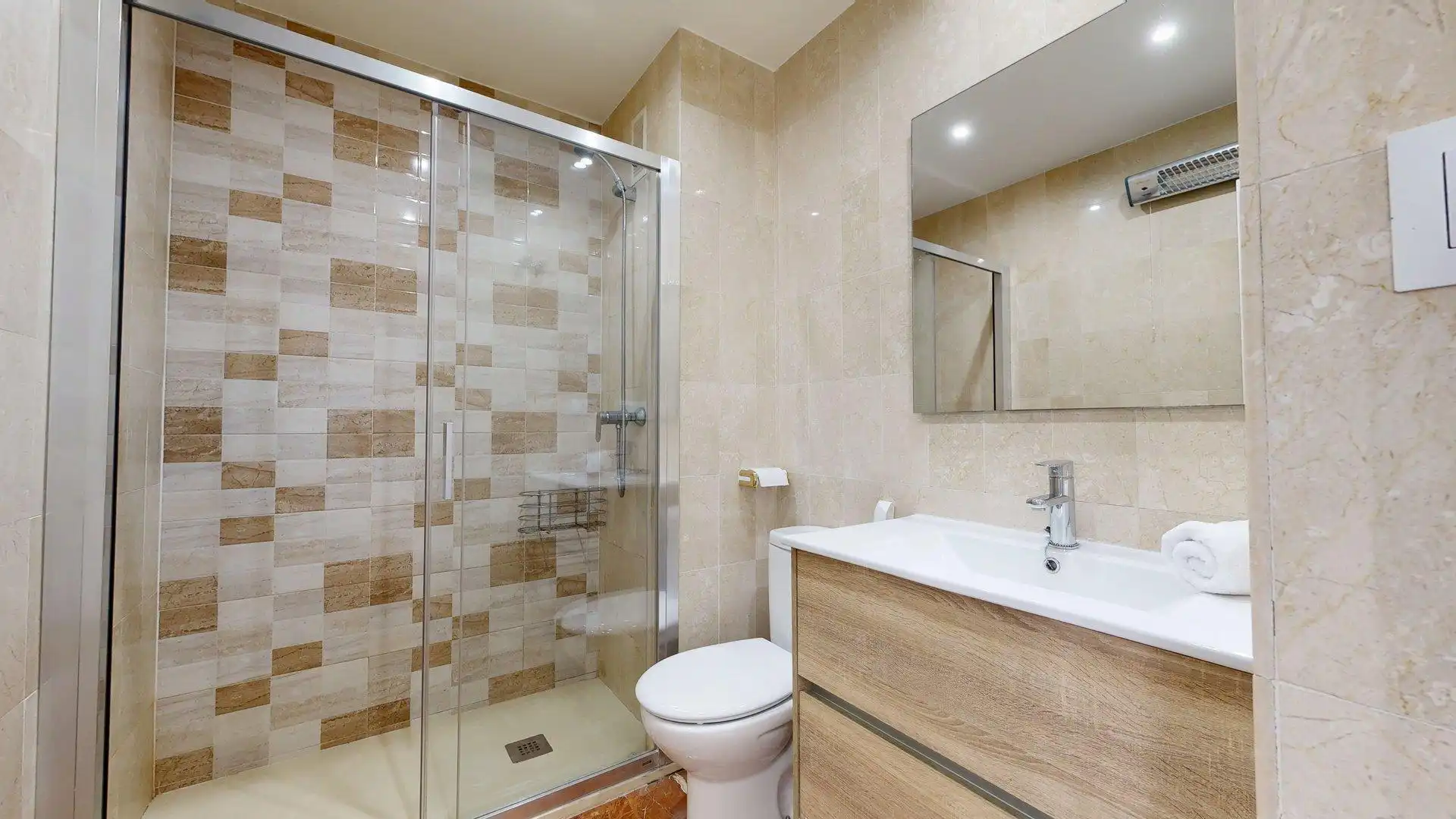 Bany de Apartament de lloguer en Elche / Elx amb Aire condicionat, Jardí privat i Terrassa