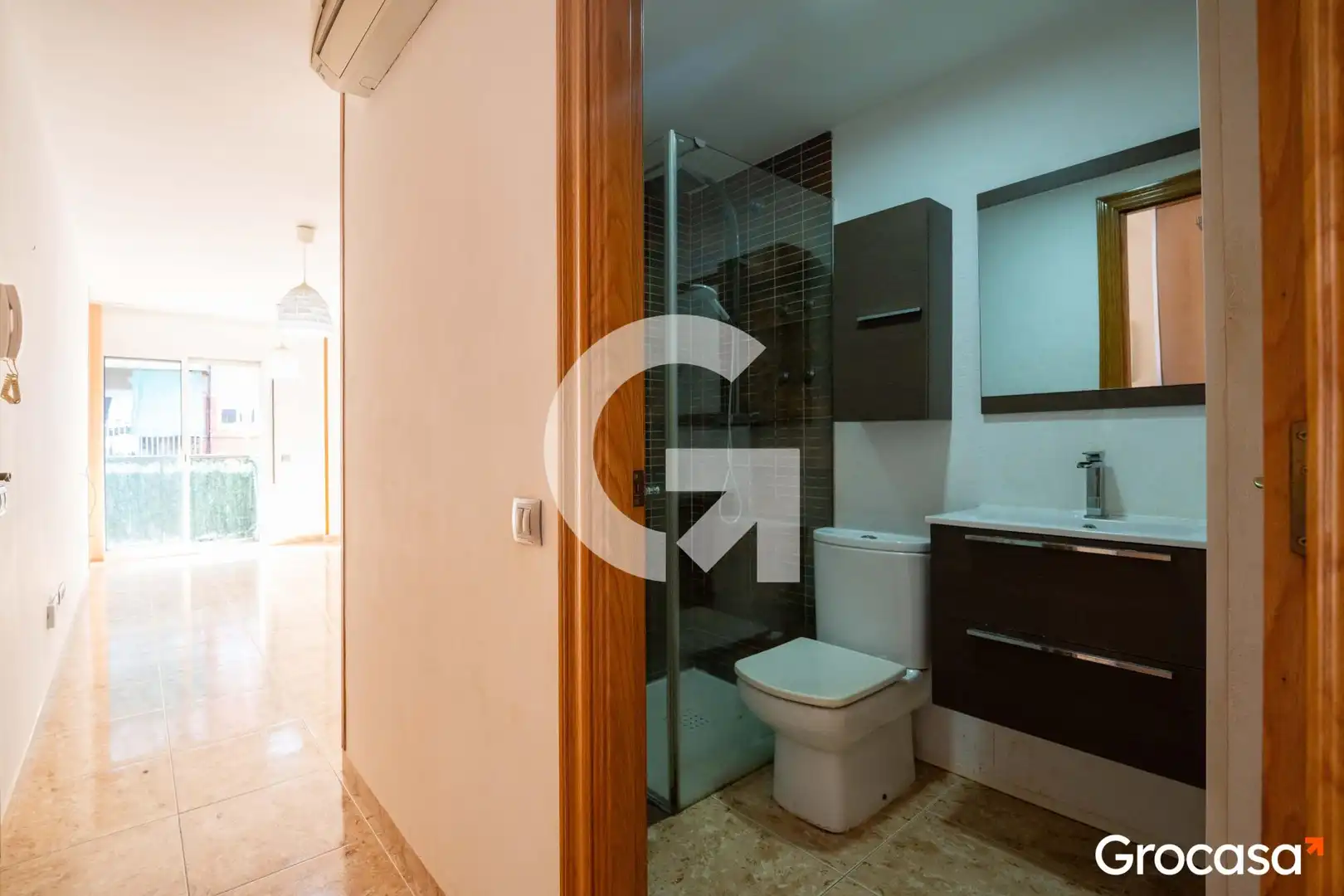 Bathroom of Flat for sale in Mataró  with Air Conditioner, Oven and TV