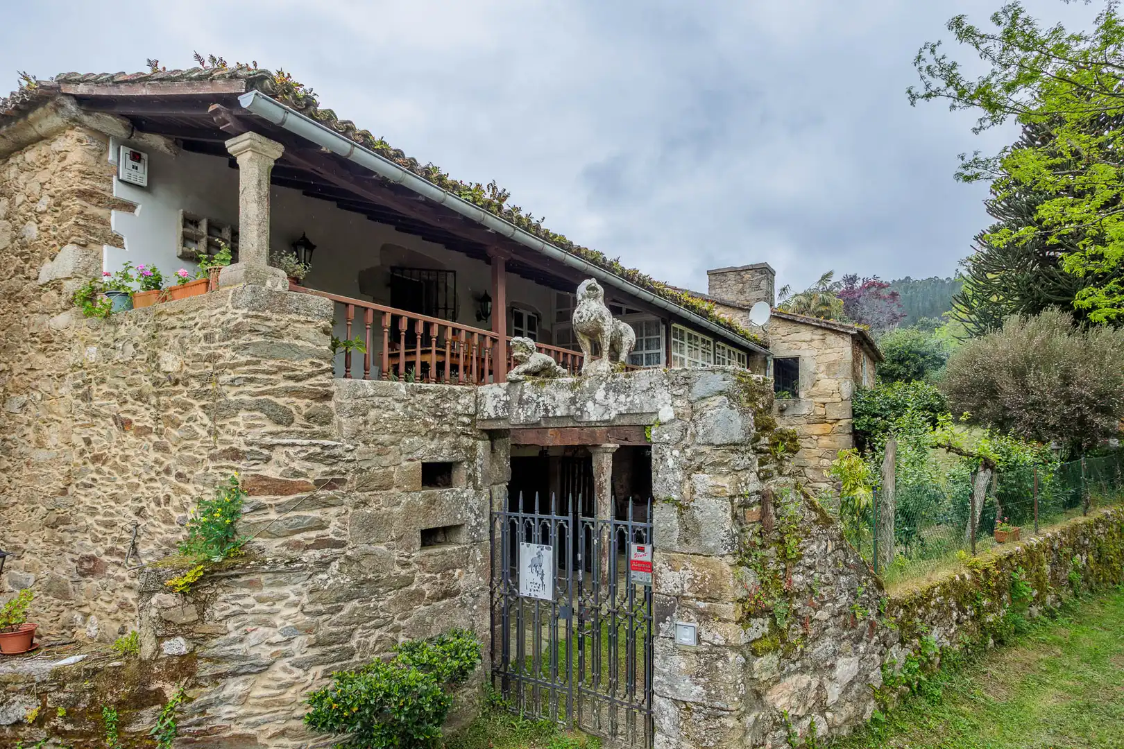 Vista exterior de Finca rústica en venda en Vedra amb Moblat
