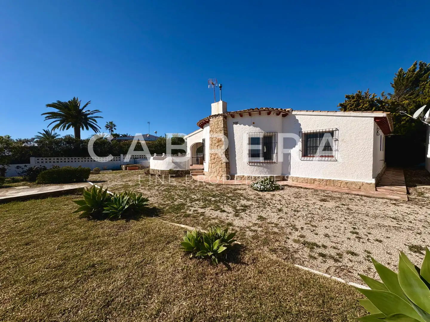Vista exterior de Casa o xalet en venda en Benissa amb Calefacció, Jardí privat i Parquet