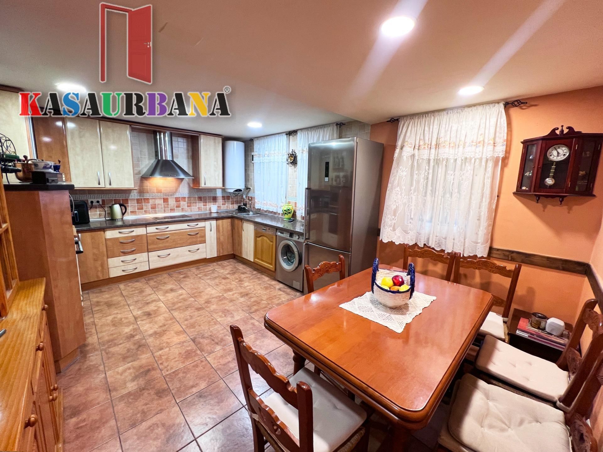 Cuina de Casa o xalet en venda en Chinchón amb Calefacció, Terrassa i Traster