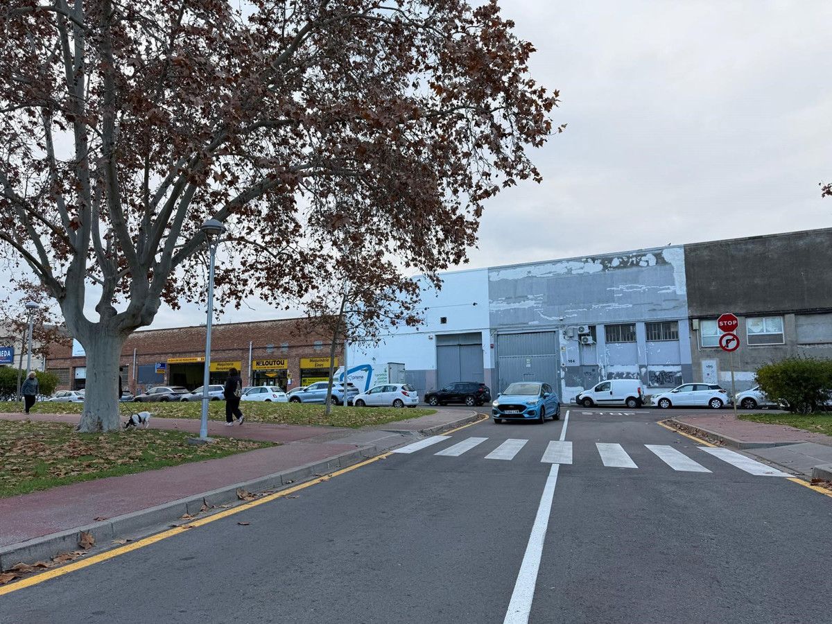 Vista exterior de Nau industrial de lloguer en Cornellà de Llobregat