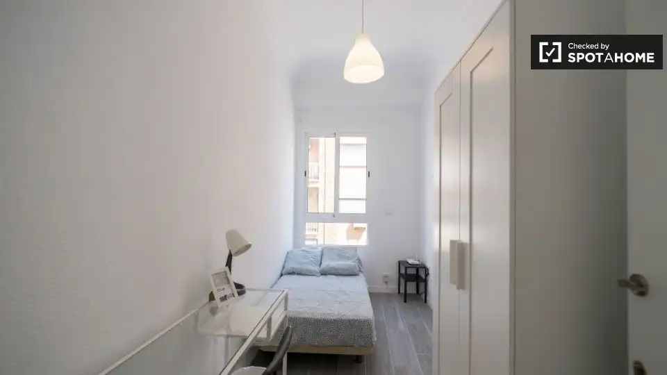 Dormitori de Pis de lloguer en Valencia amb Aire condicionat, Calefacció i Moblat