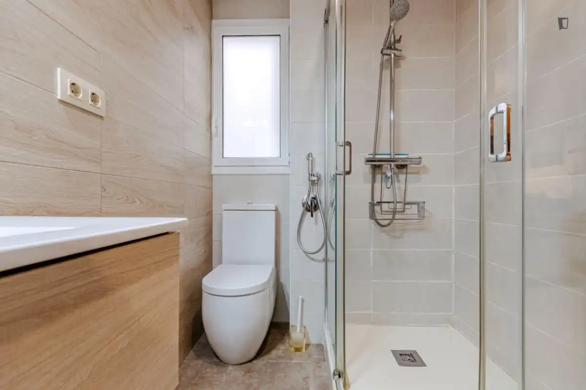 Bany de Apartament per a compartir en Barcelona amb Aire condicionat, Calefacció i Moblat