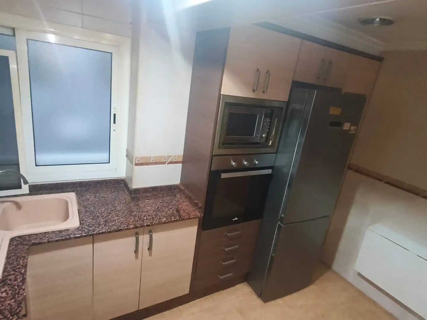 Cuina de Pis en venda en Valencia amb Forn, Microones i Alarma