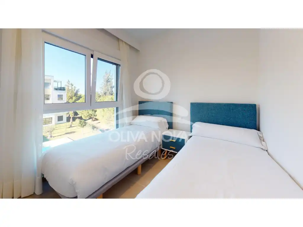 Dormitori de Apartament en venda en Oliva amb Aire condicionat, Jardí privat i Terrassa