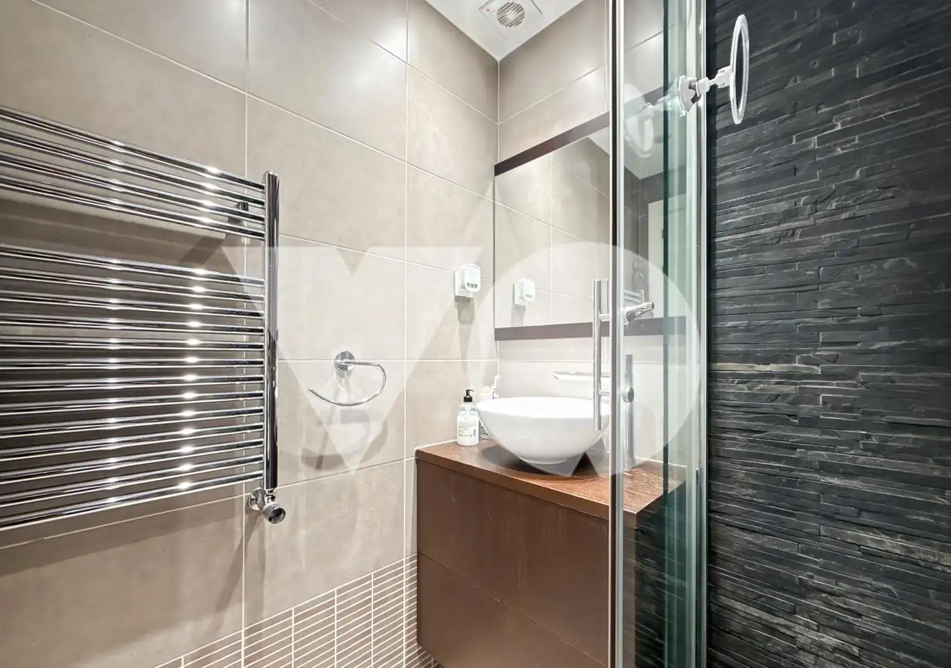 Badezimmer von Wohnung zum Verkauf in Madrid mit Klimaanlage und Möbliert