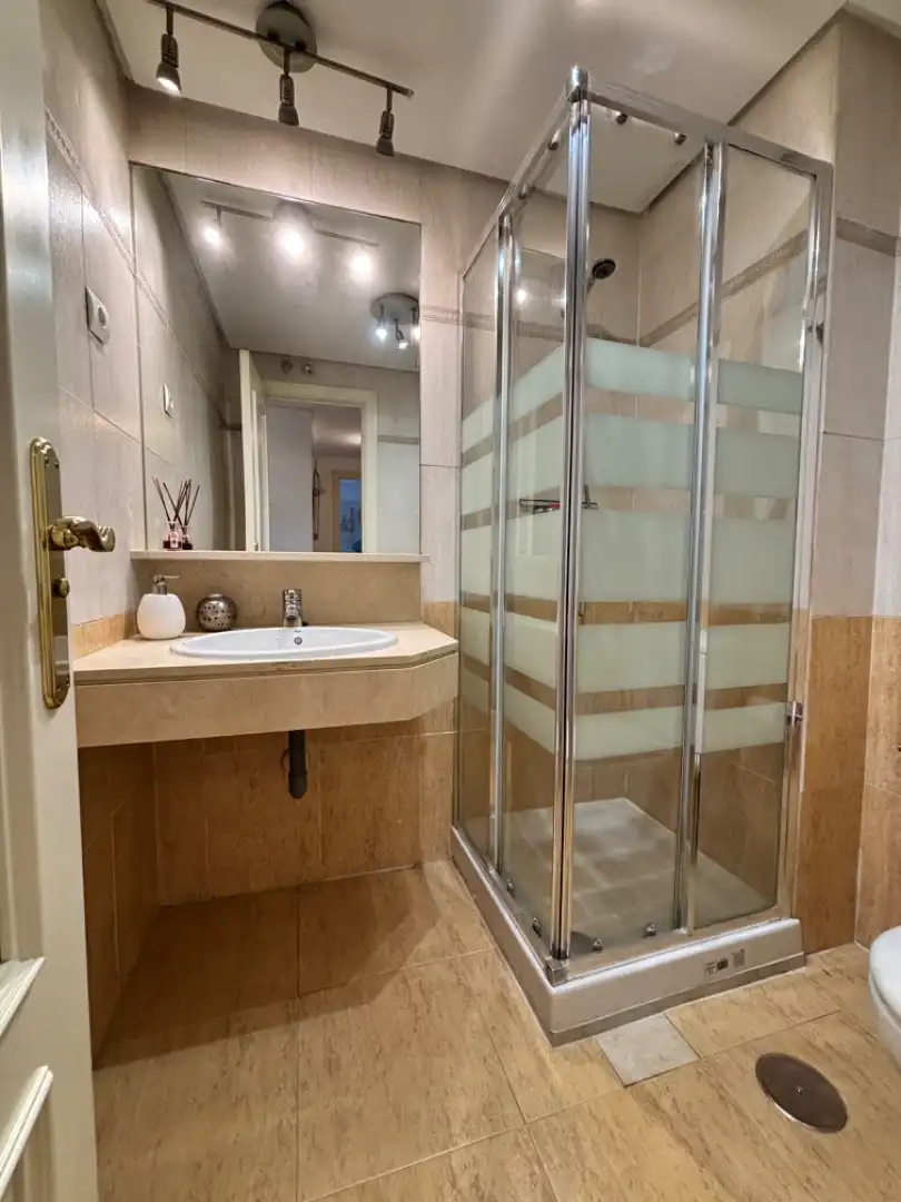 Badezimmer von Wohnung zum Verkauf in Majadahonda mit Klimaanlage, Heizung und Privatgarten