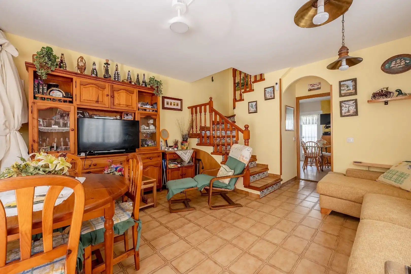 Sala d'estar de Casa adosada en venda en Cunit amb Aire condicionat, Calefacció i Jardí privat
