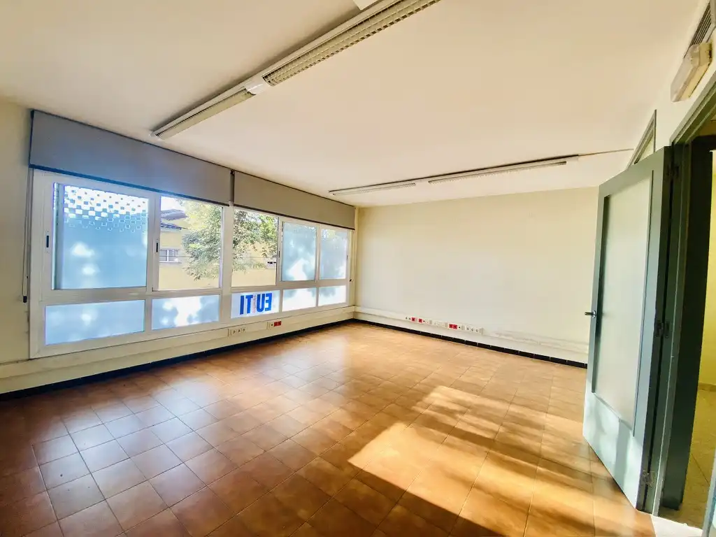 Büro zum Verkauf in Girona mit Klimaanlage und Heizung