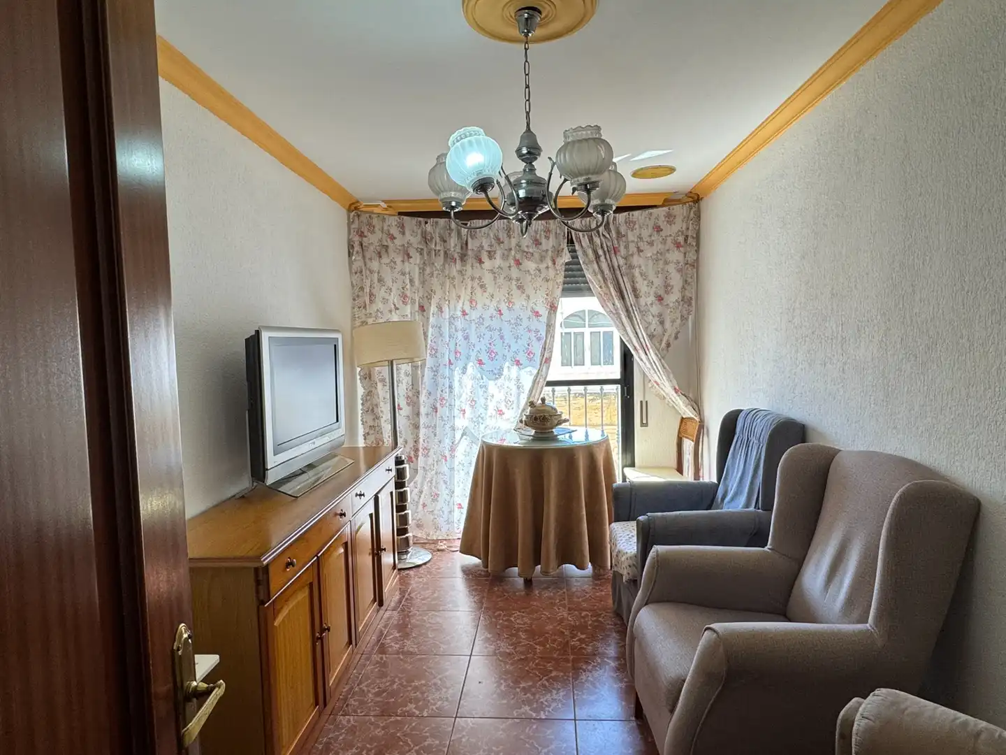 Sala de estar de Piso en venta en Almería con Aire acondicionado, Trastero y Amueblado