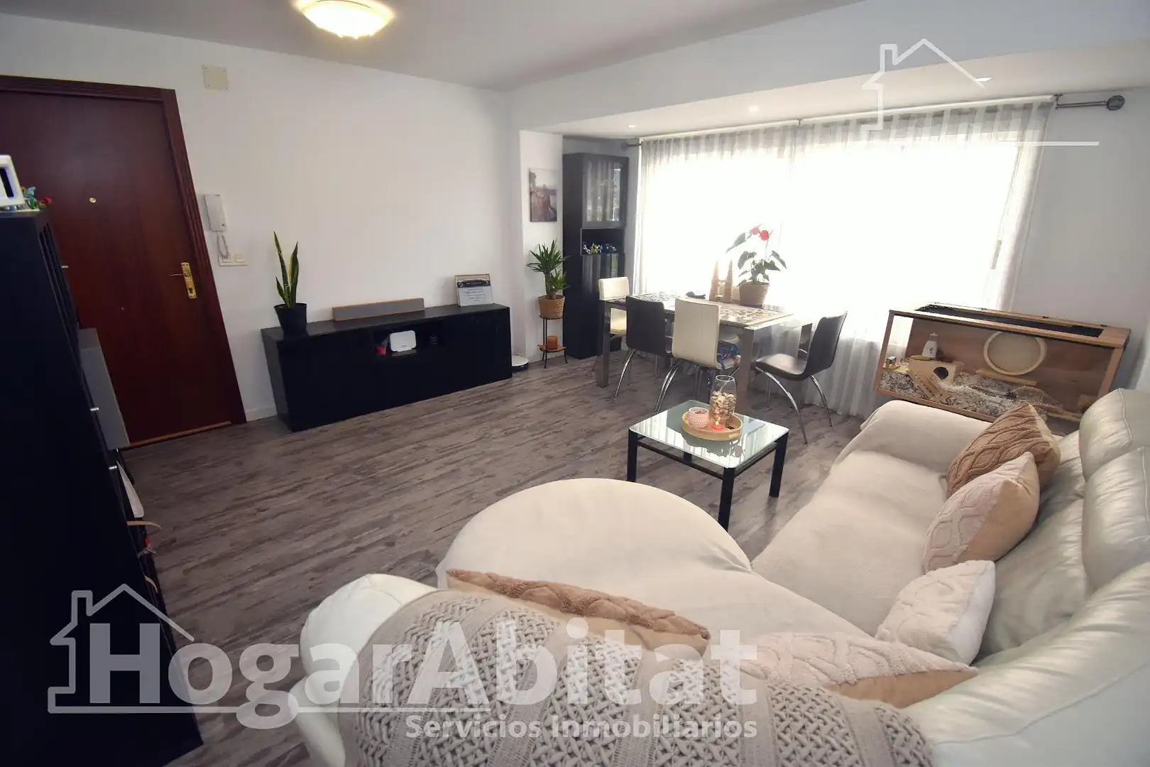 Sala de estar de Piso en venta en Castellón de la Plana / Castelló de la Plana con Calefacción, Amueblado y Balcón