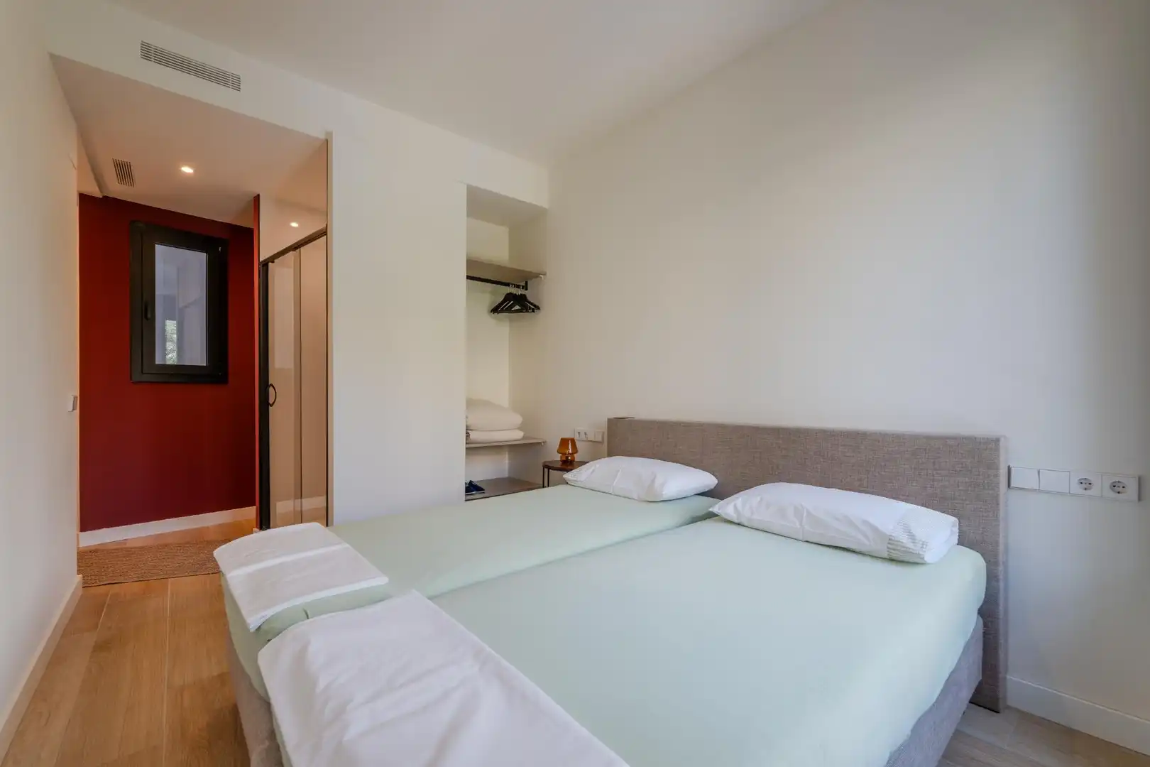 Bedroom of Flat for rent in Girona  with Air Conditioner and Heating