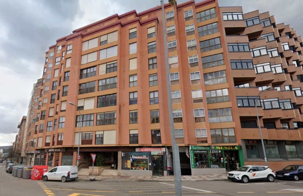 Vista exterior de Pis en venda en Soria Capital  amb Calefacció, Parquet i Moblat